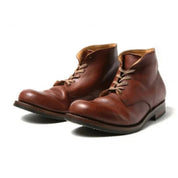 Stivali in pelle marrone da uomo, design classico, lacci frontali, suola robusta. Scarpe eleganti e resistenti, ideali per look casual e formali.