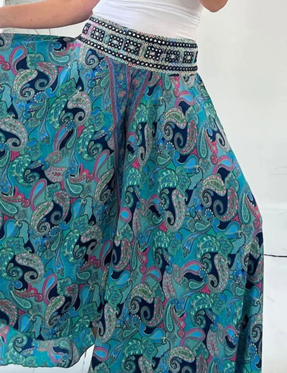 CARLA | Floral Print Culottes for a Stylish Touch - Lizabella Fashion -  -  - CARLA | Floral Print Culottes for a Stylish Touch - Lizabella Fashion - #tag1# - #tag2#