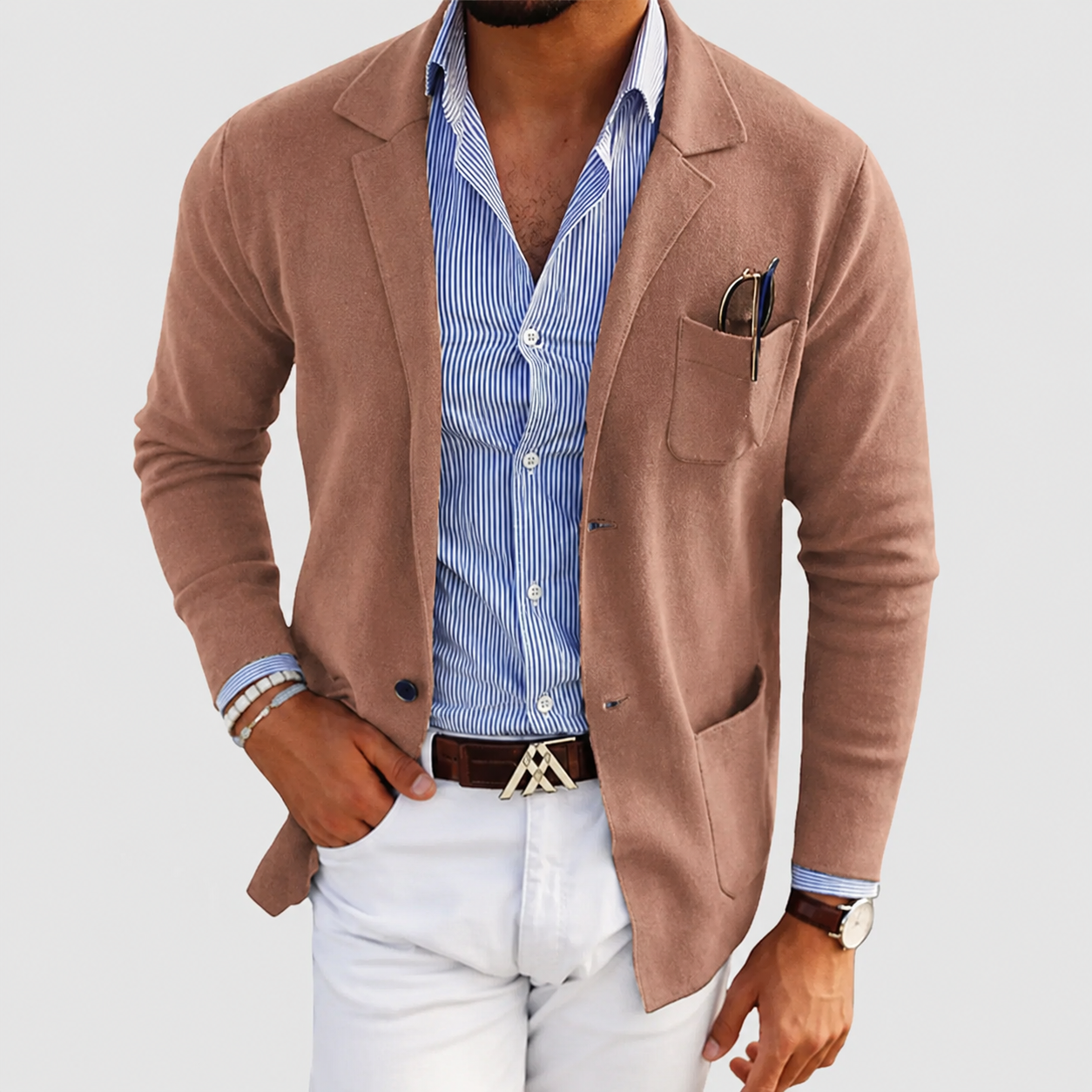Casual_chic_fashion_with_layered_details.png