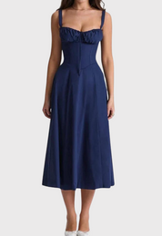 Abito midi blu scuro elegante con spalline larghe, scollo arricciato e gonna svasata. Perfetto per eventi formali e serate speciali.