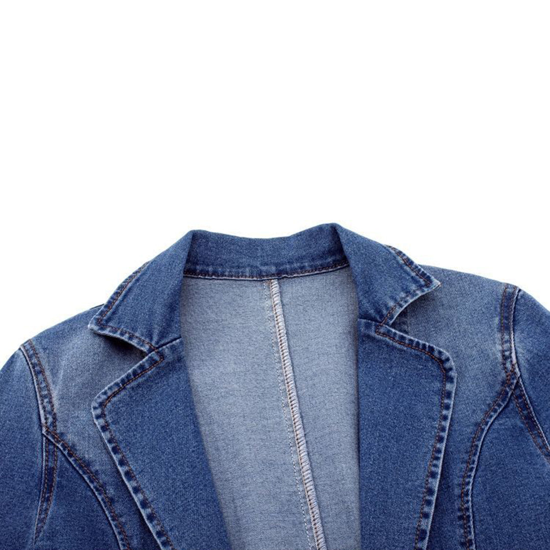 Giacca di jeans blu da donna, design classico, cuciture a contrasto, colletto a revers, moda casual, tessuto denim resistente.