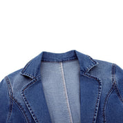 Giacca di jeans blu da donna, design classico, cuciture a contrasto, colletto a revers, moda casual, tessuto denim resistente.