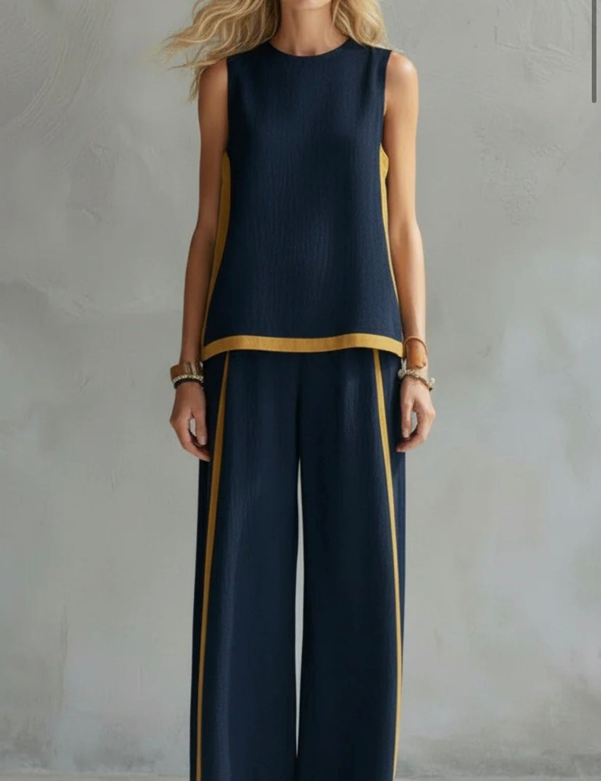 Completo Elegante Due Pezzi Donna con Silhouette Slanciata e Dettagli Moderni 3