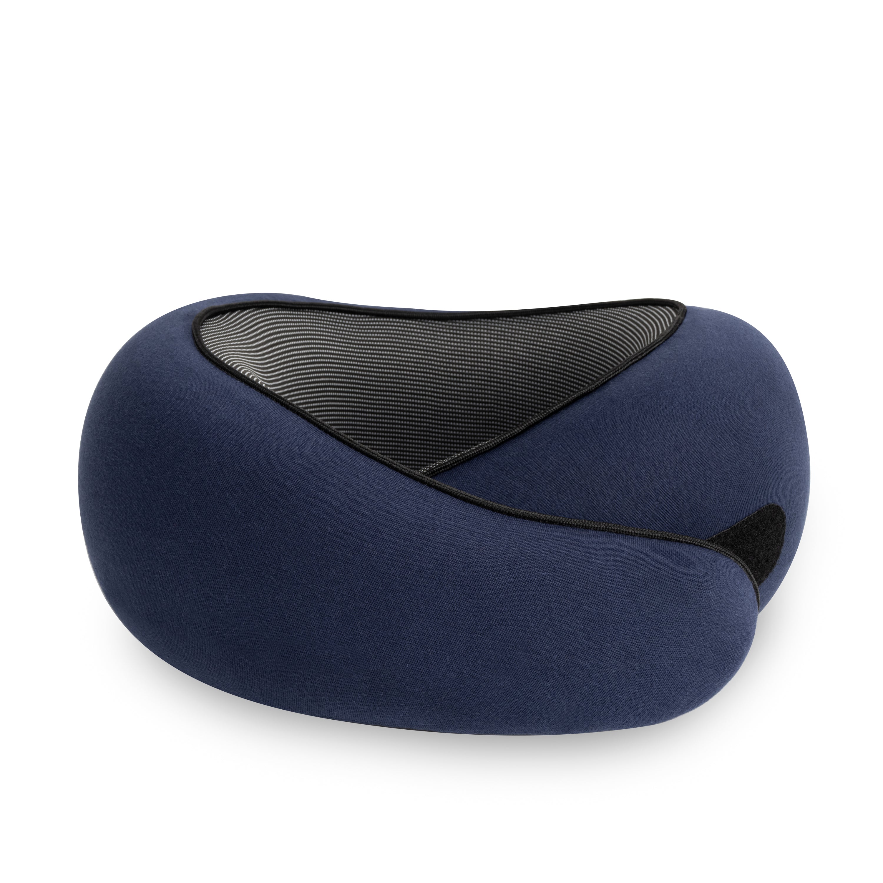 Cuscino da viaggio ergonomico blu scuro, design avvolgente, supporto per il collo, ideale per viaggi in aereo, auto o treno, comfort e relax.