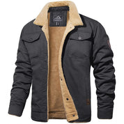 Giacca invernale uomo, foderata in pile, colore nero, con colletto in pelliccia sintetica, tasche frontali, ideale per climi freddi.