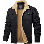 Giacca invernale da uomo nera con fodera in pelliccia sintetica beige, colletto a camicia, tasche frontali, ideale per climi freddi e casual.