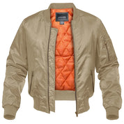 Giacca bomber beige da uomo con fodera arancione trapuntata, chiusura zip, tasche laterali e tasca sulla manica. Stile casual, moda autunno inverno.