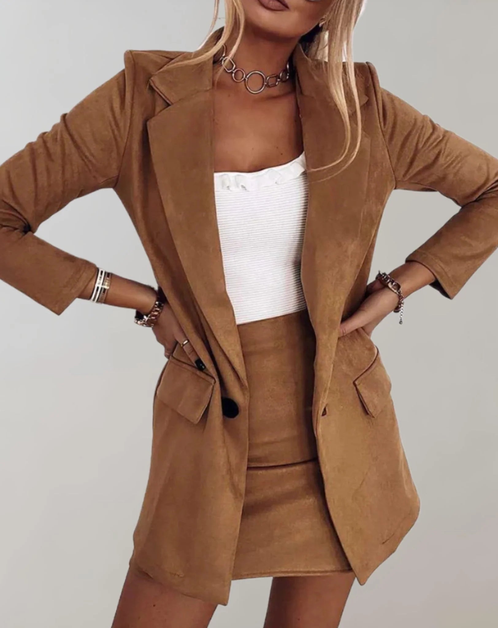 Damen Blazer mit Reverskragen und Minirock-Set mit Taschen und Knöpfen 2