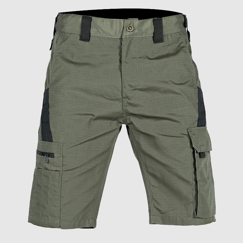 Pantaloncini cargo uomo verde militare, tasche multiple, tessuto resistente, stile casual outdoor, ideale per escursioni e attività all'aperto.