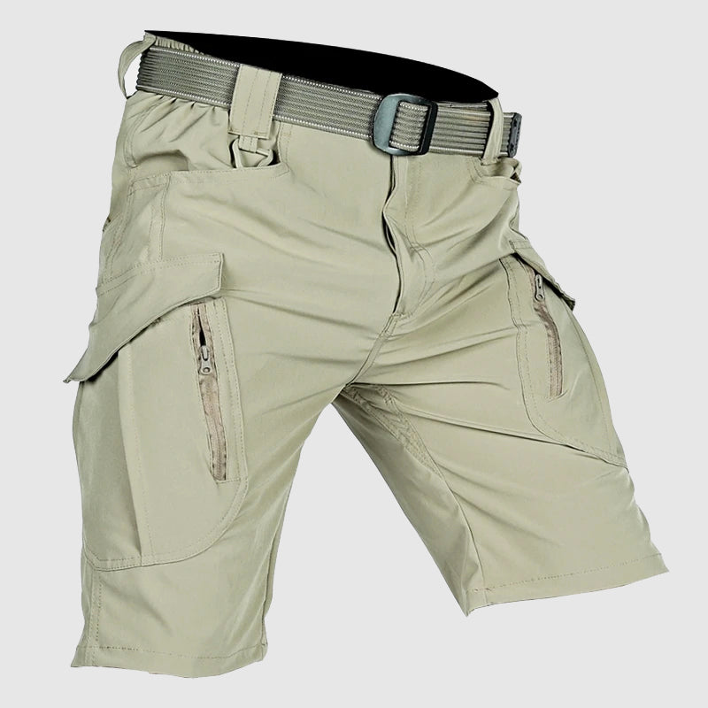 Pantaloncini cargo beige da uomo, tasche multiple con cerniera, cintura regolabile, tessuto resistente. Ideali per escursioni e attività outdoor.