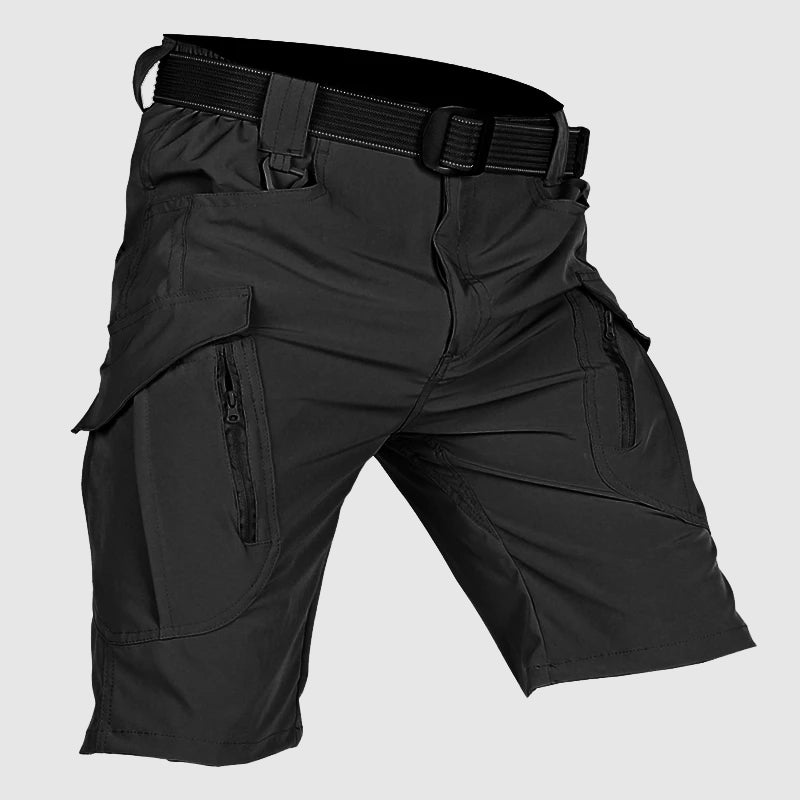 Pantaloncini cargo neri da uomo, tasche multiple con cerniera, cintura regolabile, tessuto resistente, ideali per attività outdoor e casual.