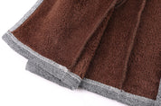 Giacca invernale marrone in pile, dettagli in tessuto grigio, calda e morbida, ideale per l'abbigliamento casual, moda autunno inverno.