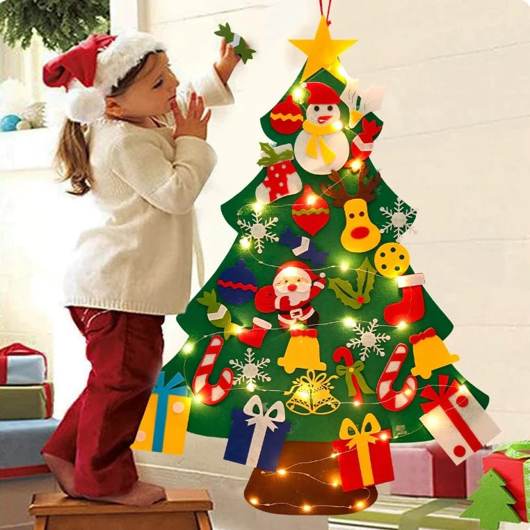 FeltJoy | Albero di Natale decorativo da parete con ornamenti in feltro appesi 0