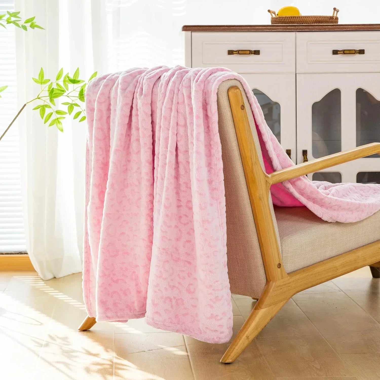 Fleecedecke LeoLuxe | Leopardenmuster | Superweich & Kuschelig | Flanell 2