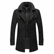 Cappotto uomo nero elegante, lungo, con colletto alto e chiusura a bottoni, tasche frontali, ideale per moda invernale e look formale.