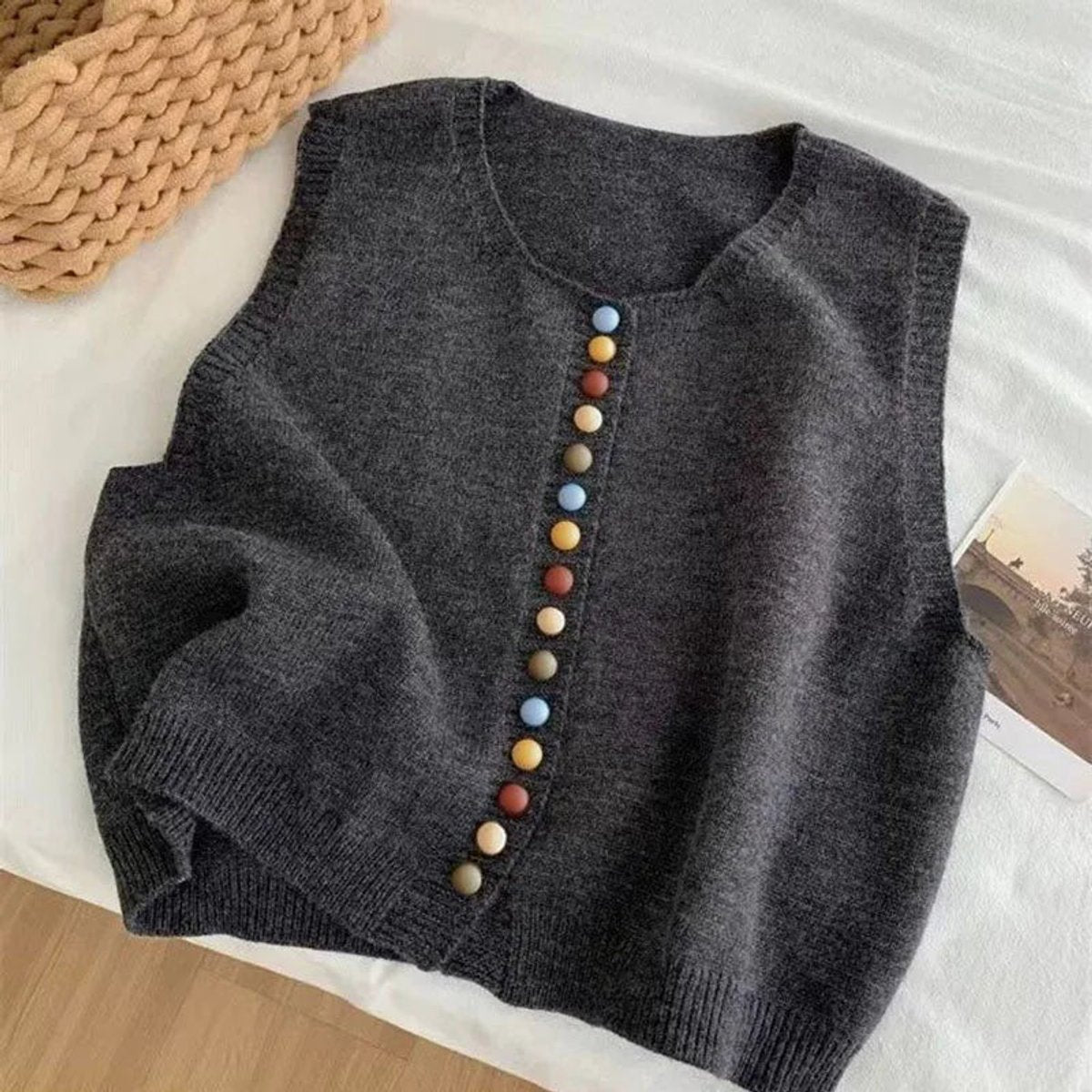 Gilet Donna Lavorato a Maglia Senza Maniche con Bottoni Colorati Versatile 4