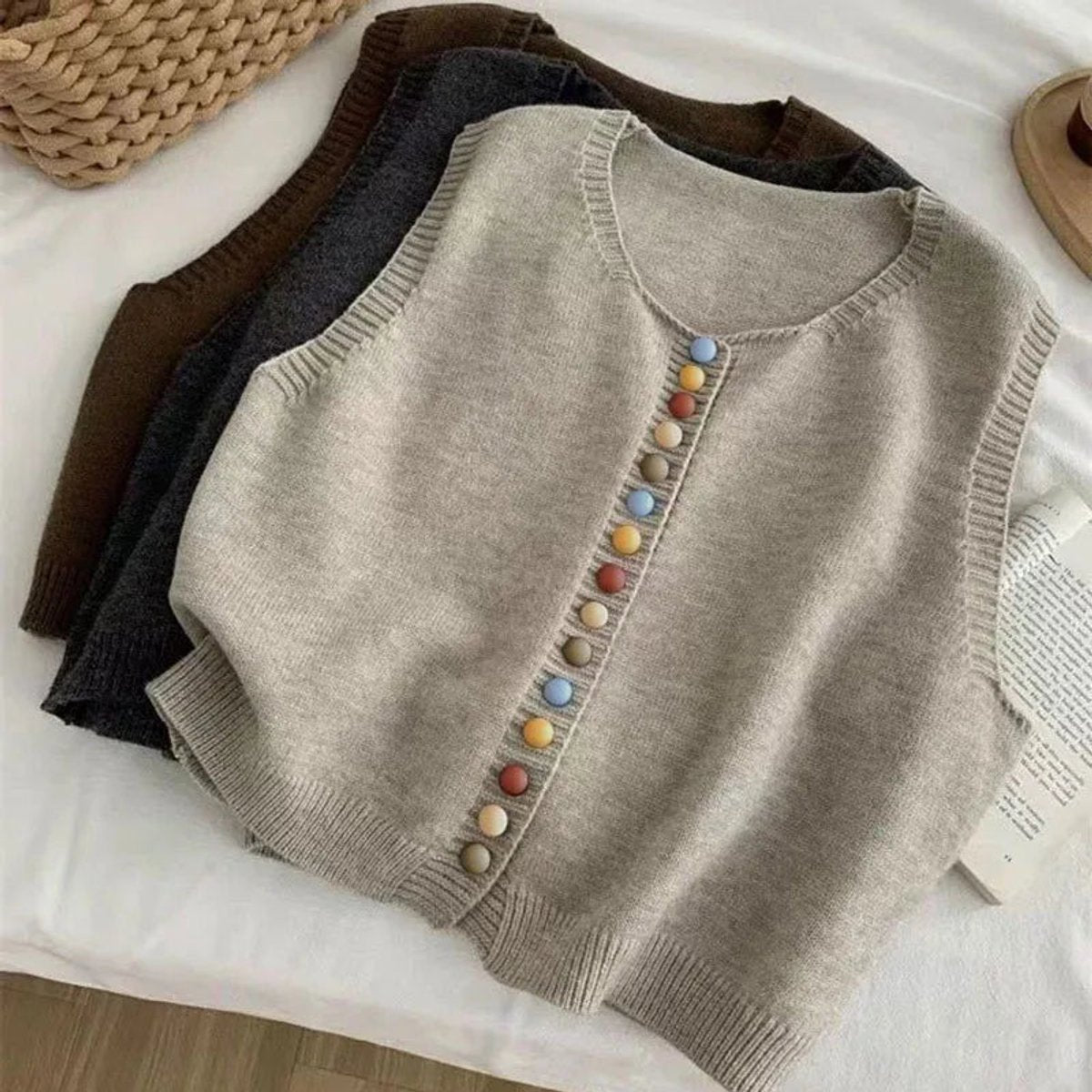 Gilet Donna Lavorato a Maglia Senza Maniche con Bottoni Colorati Versatile 5