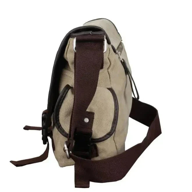 Borsa a tracolla in tela beige con dettagli in pelle marrone, tasca laterale e tracolla regolabile. Design casual e resistente per uso quotidiano.