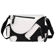 Borsa a tracolla bianca e nera con tasche multiple e cerniere, design moderno, ideale per viaggi e uso quotidiano. Accessorio moda unisex.