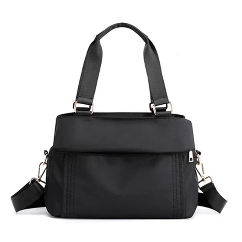 Borsa a tracolla nera da donna in nylon impermeabile, design elegante e spazioso, con manici regolabili e tasche multiple. Perfetta per ogni occasione.