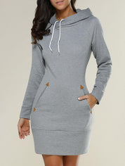 Abito felpa donna grigio con cappuccio, tasche laterali e dettagli marroni. Stile casual, ideale per l'autunno. Tessuto morbido e confortevole.