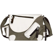 Borsa a tracolla unisex in tela verde e bianca con tasche multiple e cerniere, design moderno, ideale per viaggi e uso quotidiano.