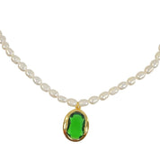 Leslie | Colar de pérolas com pendente verde de verão