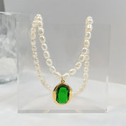 Leslie | Colar de pérolas com pendente verde de verão