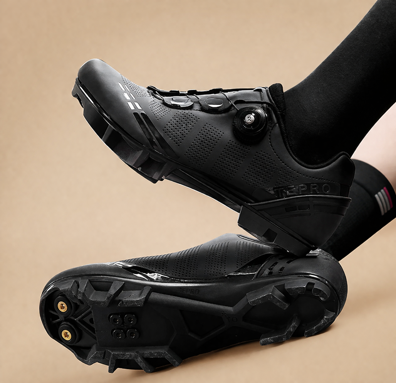 High-performance_cycling_shoes_close-up.png