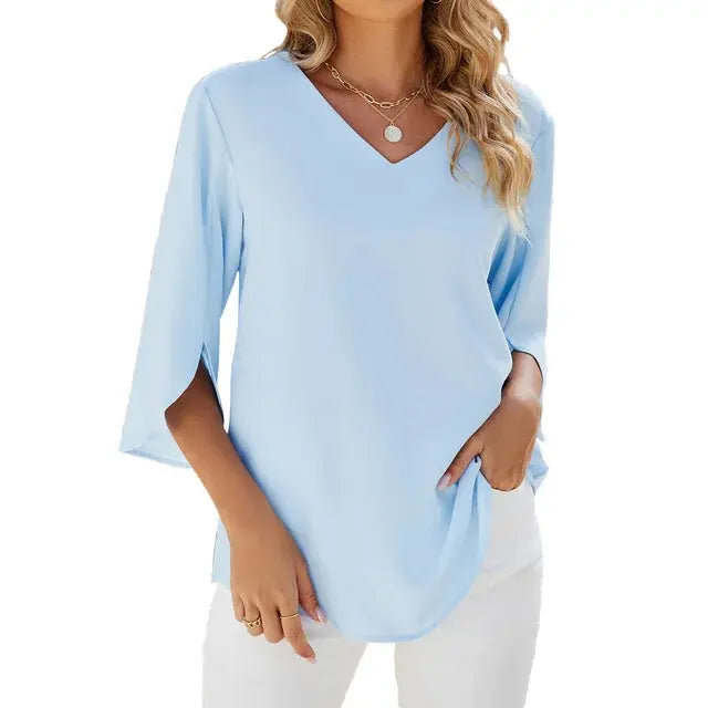 Blusa donna azzurra a maniche lunghe con scollo a V, stile casual elegante, perfetta per primavera estate. Tessuto leggero e confortevole.