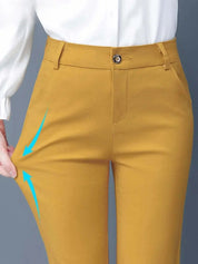 Pantaloni donna giallo senape, vita alta, chiusura con bottone, tessuto elasticizzato, design elegante, perfetti per look casual e formali.
