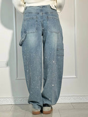 Jeans larghi da donna con tasche posteriori, effetto glitter, colore blu chiaro. Stile casual, perfetti per look trendy e moderni.