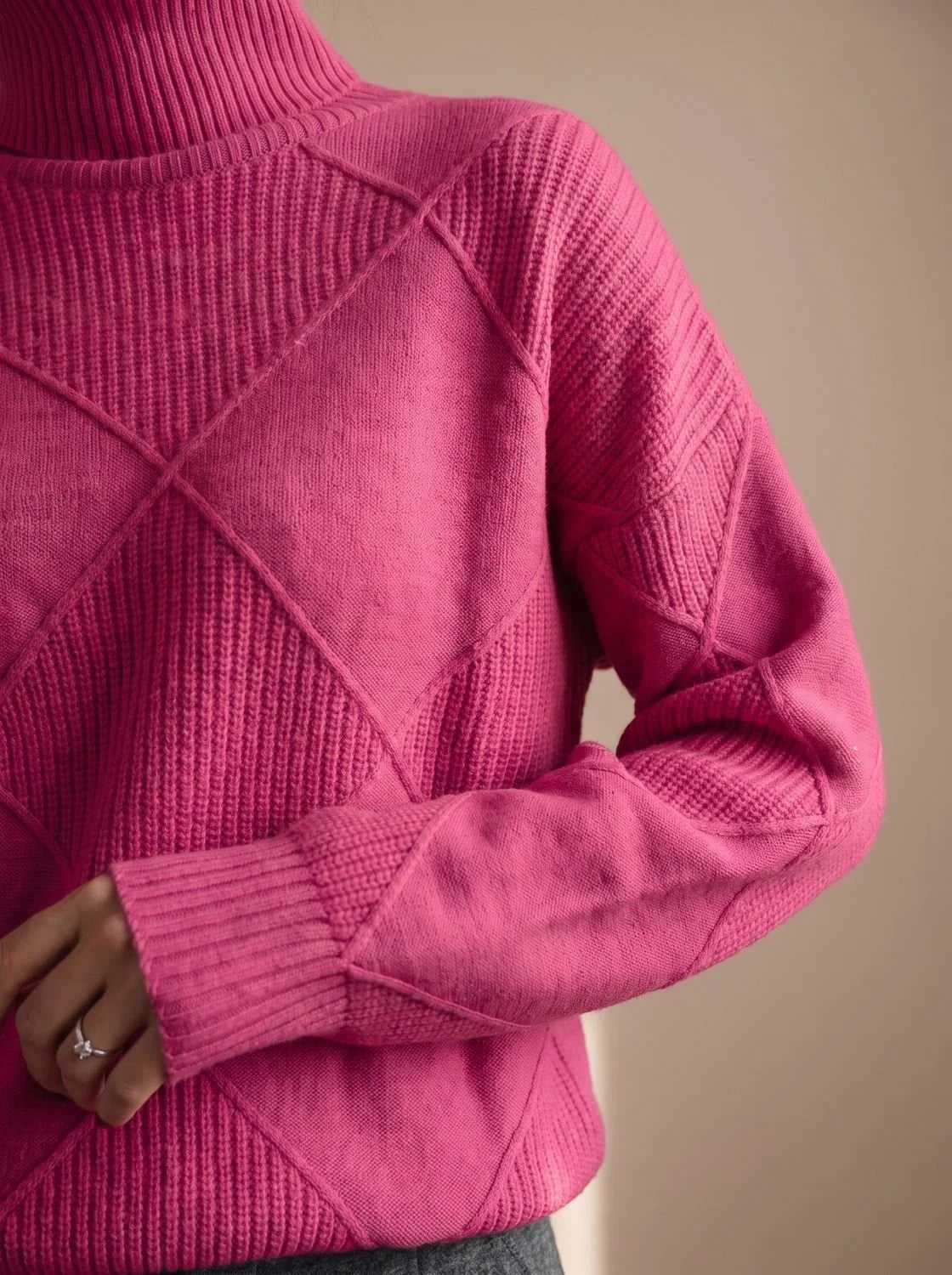Katharina | Damen Rollkragenpullover mit geometrischem Strickmuster Langarm 1