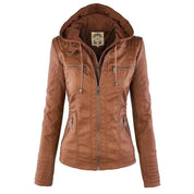 Giacca in pelle marrone da donna con cappuccio, zip frontale, tasche laterali e dettagli trapuntati. Elegante e versatile per ogni stagione.