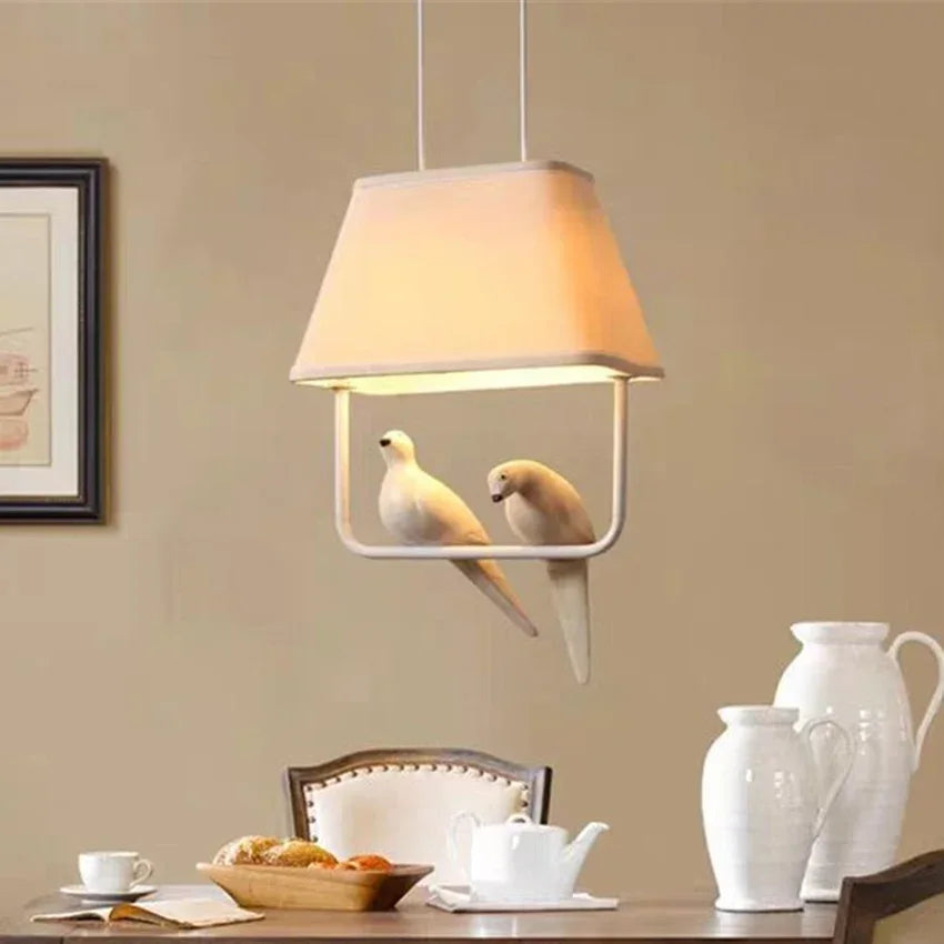 Lampada a Sospensione con Paralume in Lino e Decorazione Uccelli per Interni Eleganti 1