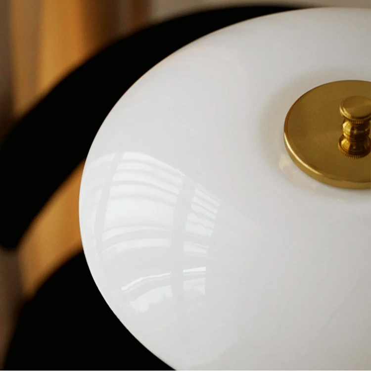 Lampada da tavolo a LED di design danese 10