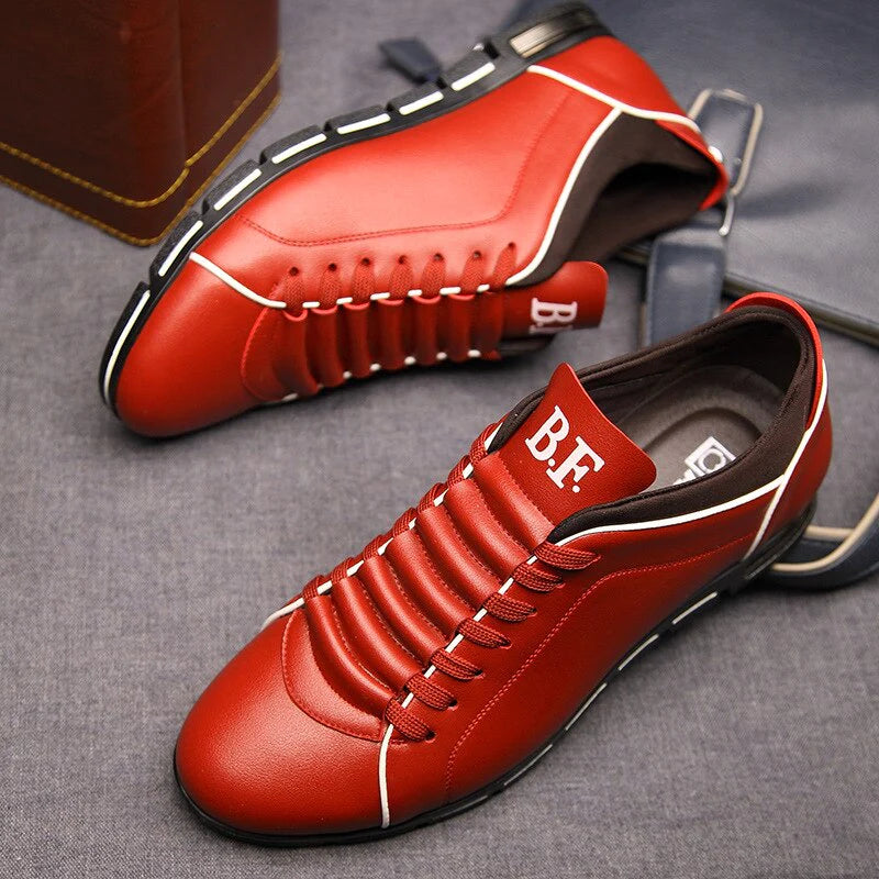 Scarpe da ginnastica rosse in pelle con lacci, design moderno, suola antiscivolo, marchio B.F. visibile, ideali per moda casual e sportiva.