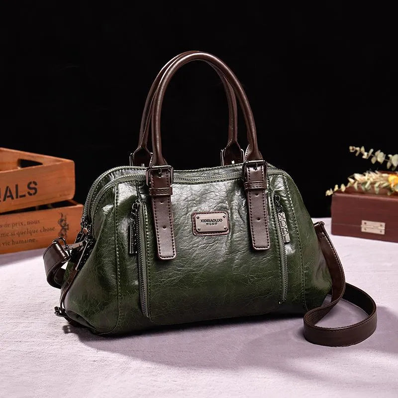 Borsa a mano in pelle verde scuro con manici marroni, design elegante e spazioso, perfetta per moda donna. Accessorio di tendenza autunno inverno.
