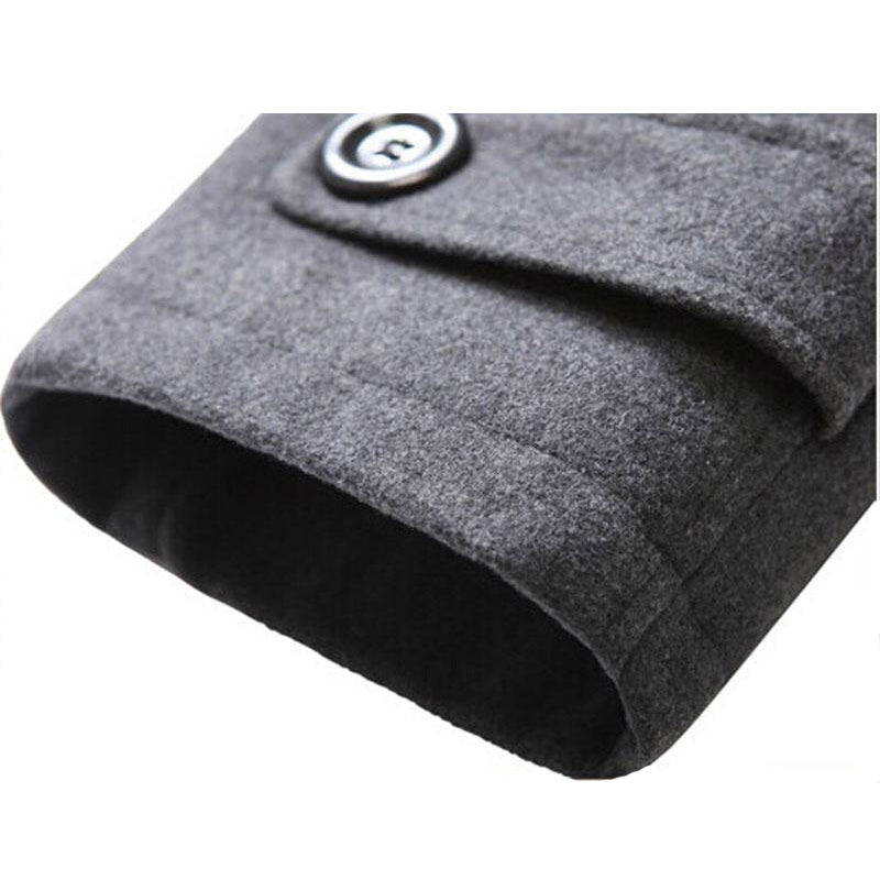 Manica camicia grigia invernale, tessuto caldo, bottone decorativo, moda uomo, abbigliamento casual elegante, dettagli sartoriali.
