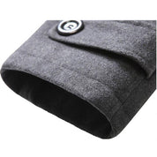 Manica camicia grigia invernale, tessuto caldo, bottone decorativo, moda uomo, abbigliamento casual elegante, dettagli sartoriali.