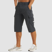 Pantaloncini cargo neri da uomo, tasche multiple, lunghezza al ginocchio, stile casual, tessuto leggero, perfetti per attività all'aperto.