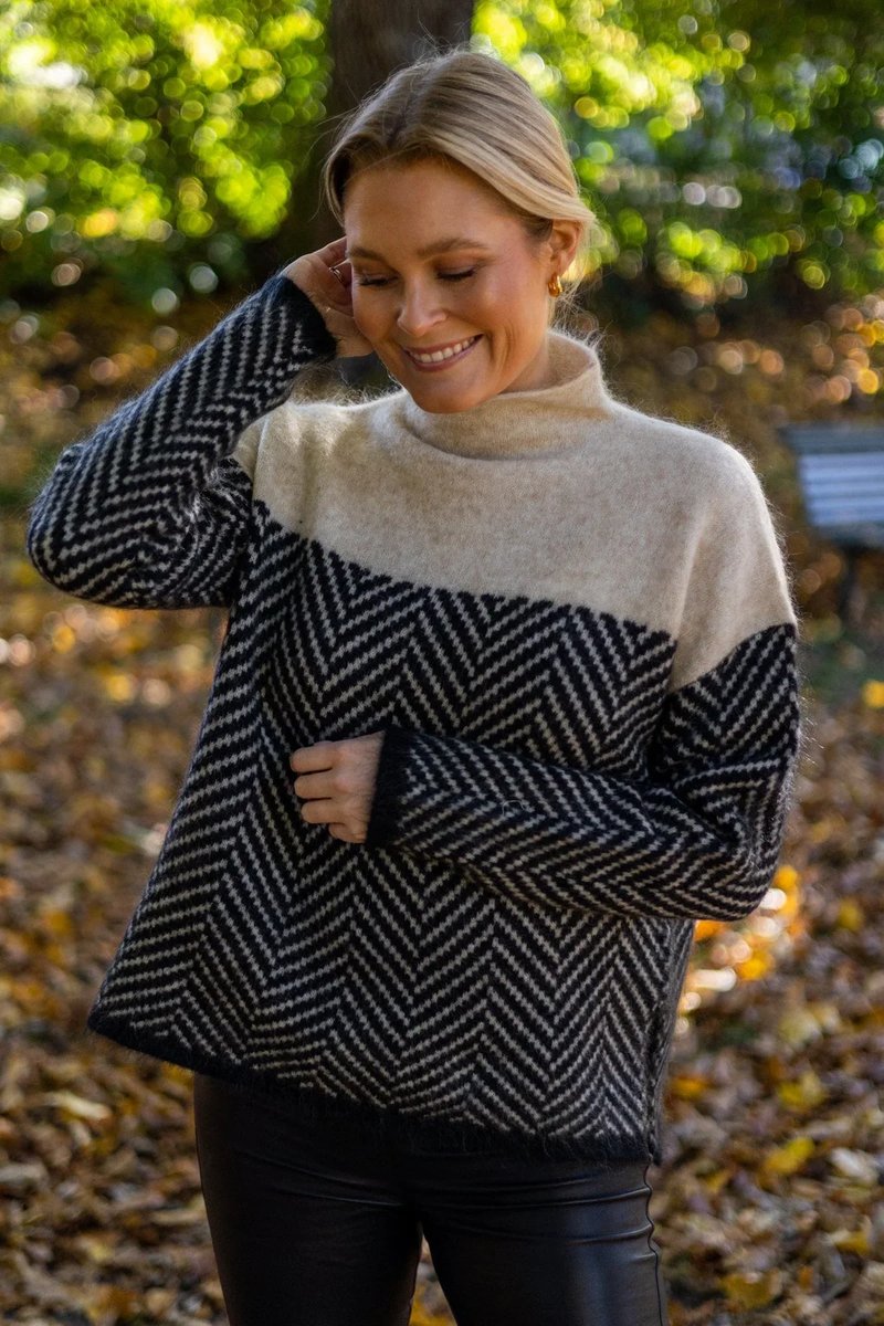 Maglione Donna Collo Alto Oversize Elegante Motivo Spina di Pesce per Inverno 3