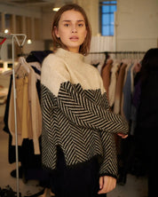 Maglione Donna Collo Alto Oversize Elegante Motivo Spina di Pesce per Inverno 5