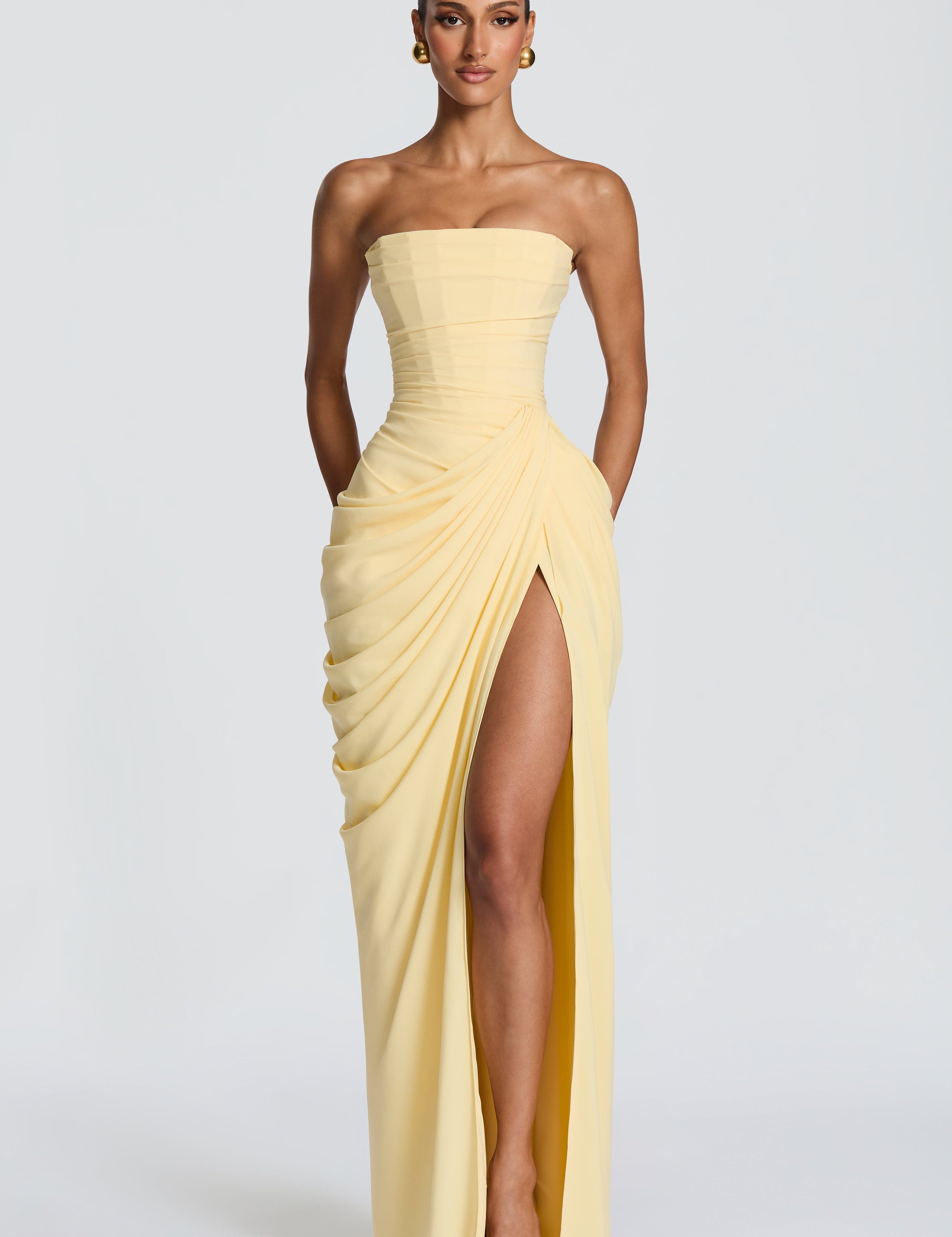 Maxi Abito Senza Spalline Scultoreo per Donna - Elegante e Seducente 0