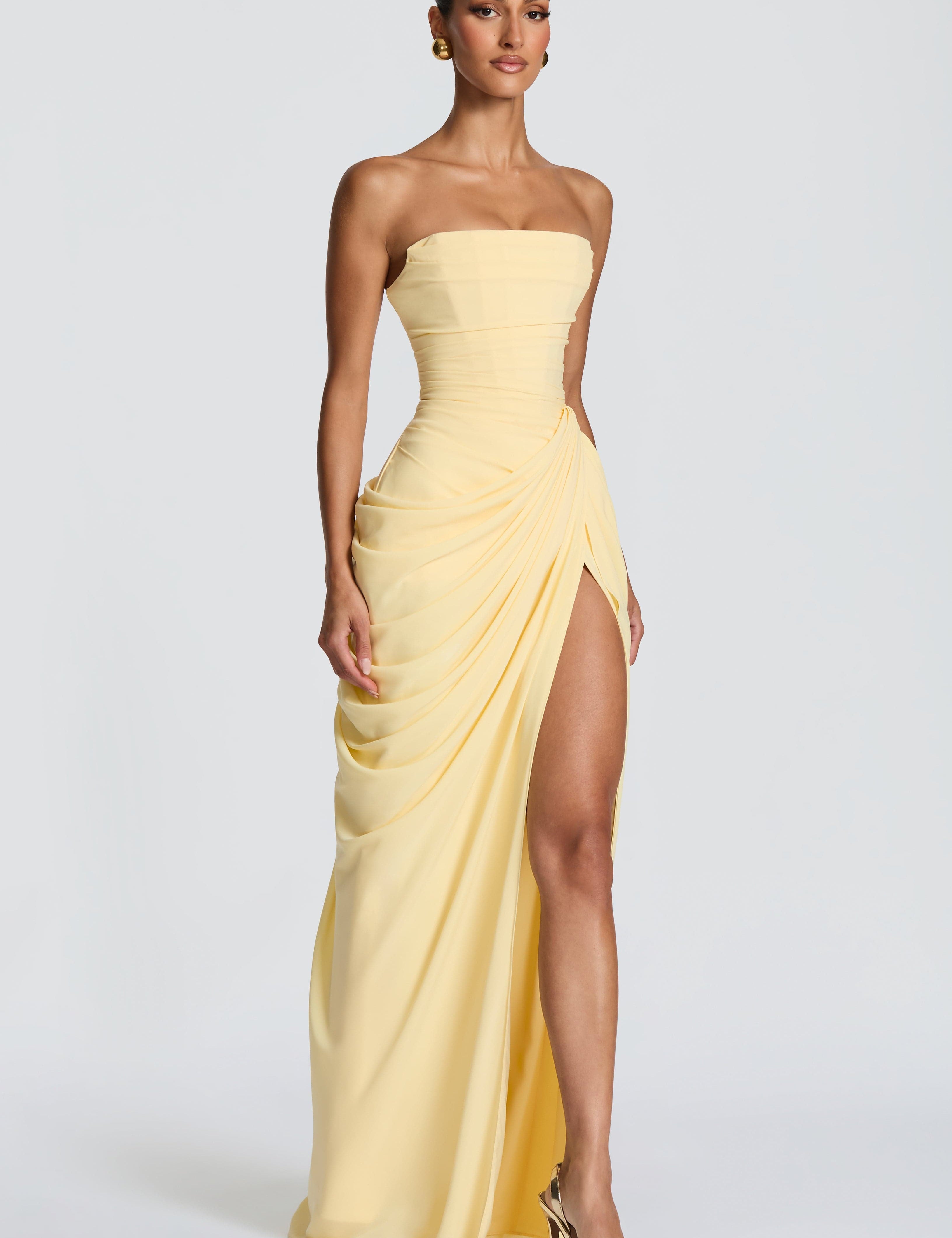 Maxi Abito Senza Spalline Scultoreo per Donna - Elegante e Seducente 3
