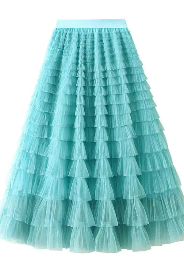 Gonna lunga in tulle azzurro, design a balze, elegante e vaporosa, perfetta per eventi speciali e cerimonie. Moda donna, abbigliamento femminile.