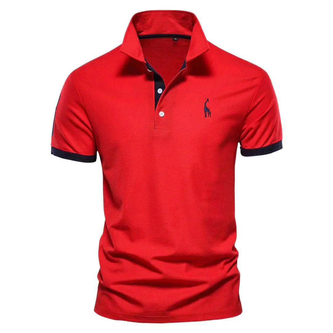 Polo uomo rossa con colletto e bordi maniche blu, logo ricamato, stile casual elegante, 100% cotone, perfetta per moda estiva e abbigliamento quotidiano.