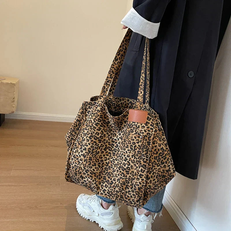 Oversized Canvas Schultertasche mit Leopardenmuster - Lila 1