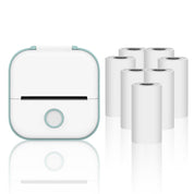 Stampante termica portatile bianca con bordi verdi, accompagnata da sei rotoli di carta. Ideale per etichette e ricevute. Accessorio compatto e efficiente.