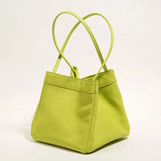 Borsa a mano verde lime in pelle, design moderno, doppio manico, ideale per moda donna, accessorio elegante e versatile.